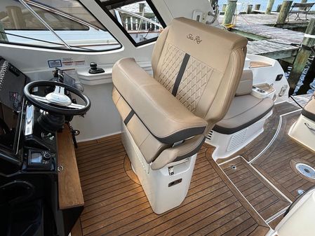 Sea Ray Sundancer 350 Coupe image