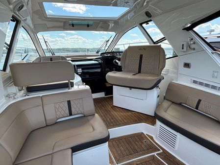 Sea Ray Sundancer 350 Coupe image