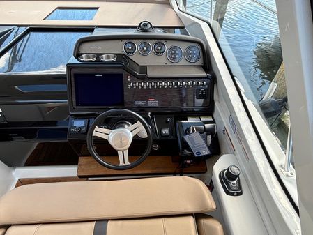 Sea Ray Sundancer 350 Coupe image