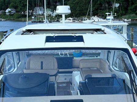 Sea Ray Sundancer 350 Coupe image