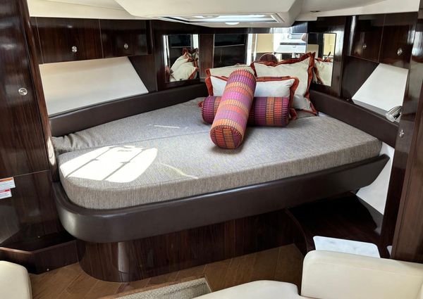 Sea Ray Sundancer 350 Coupe image