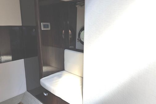 Sea Ray Sundancer 350 Coupe image