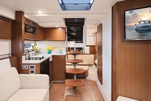 Sea Ray Sundancer 350 Coupe image