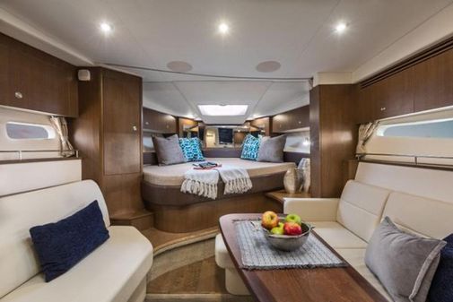 Sea Ray Sundancer 350 Coupe image