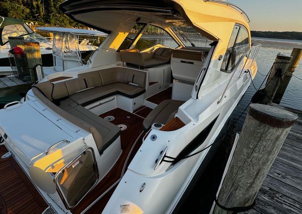 Sea Ray Sundancer 350 Coupe image