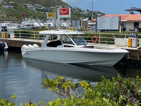 Boston Whaler 350 Realm image