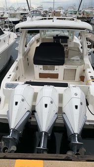 Boston Whaler 350 Realm image