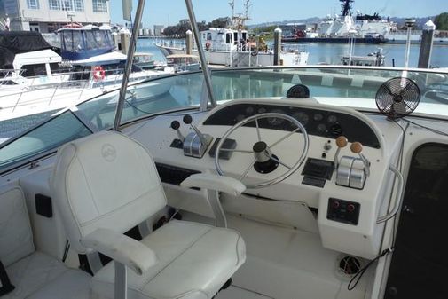 Bayliner 4788 image