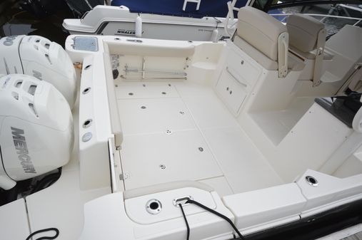 Boston Whaler 325 Conquest image