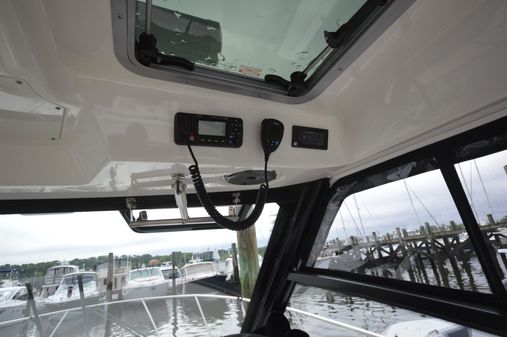 Boston Whaler 325 Conquest image