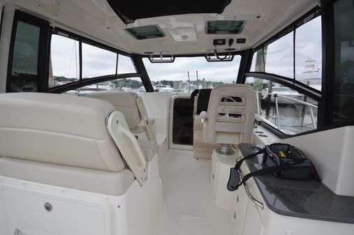 Boston Whaler 325 Conquest image