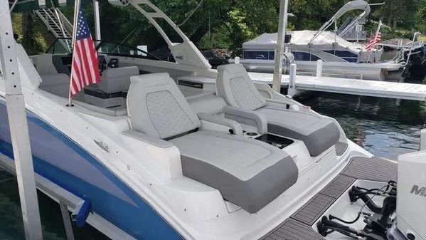 Sea Ray 290 SDX image