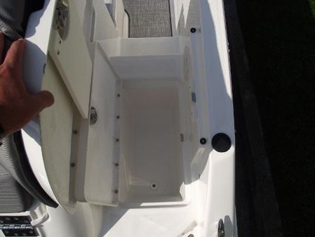 Bayliner VR5-OB image