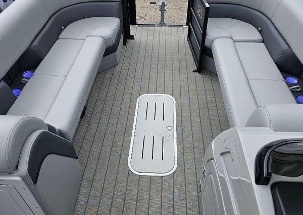 Bentley-pontoons ELITE-253-SWINGBACK image