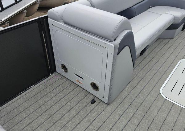 Bentley-pontoons ELITE-253-SWINGBACK image