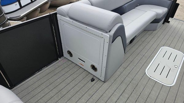 Bentley-pontoons ELITE-253-SWINGBACK image