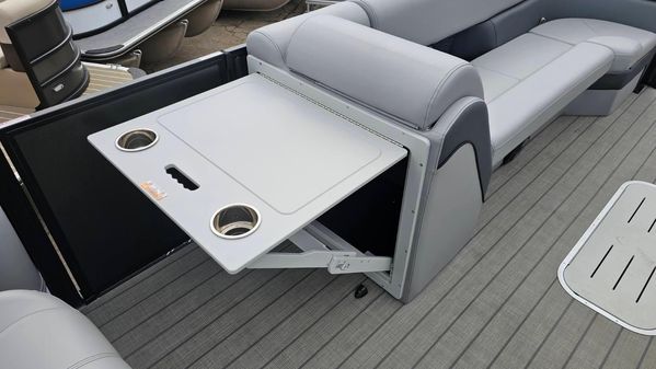 Bentley-pontoons ELITE-253-SWINGBACK image