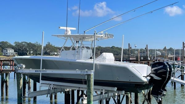 Bahama 31 Center Console