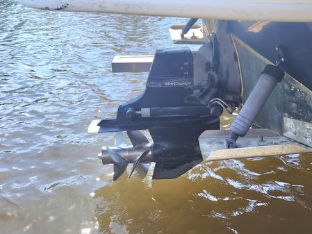 Sea Ray SunDeck image
