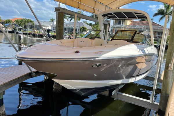 Sea Ray 250 SLX - main image