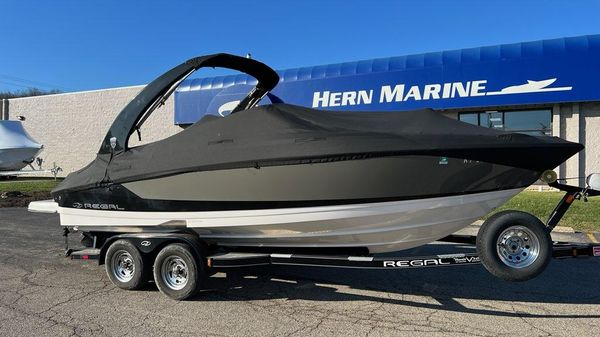 Regal 2300 Bowrider