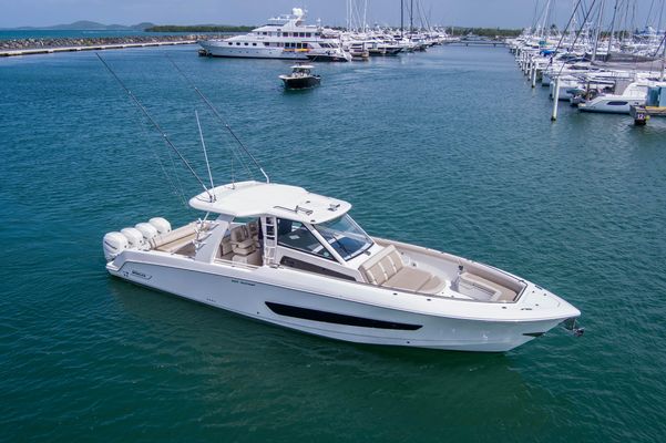 Boston Whaler Outrage 420 2019 - main image