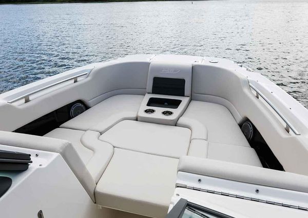 Boston Whaler 270 Vantage image