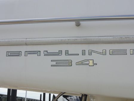 Bayliner 3488 Command Bridge Motoryacht image