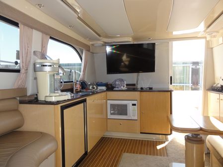 Bayliner 3488 Command Bridge Motoryacht image