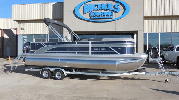 Bennington 23 SS