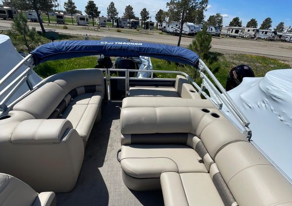 Sun Tracker Party Barge 22XP3 RF image