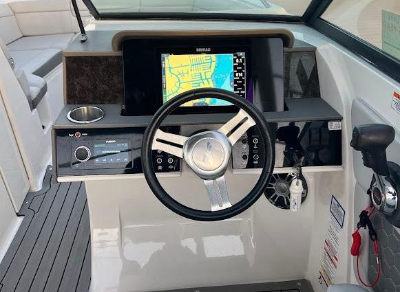 Sea Ray SDX 270 Outboard image