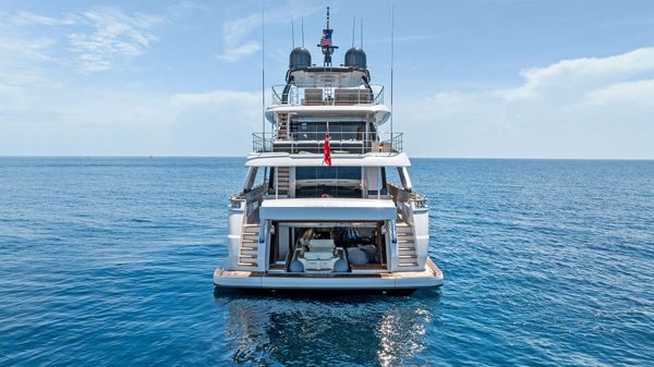 Custom Line Navetta 33 image