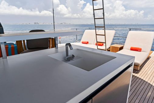 Custom Line Navetta 33 image