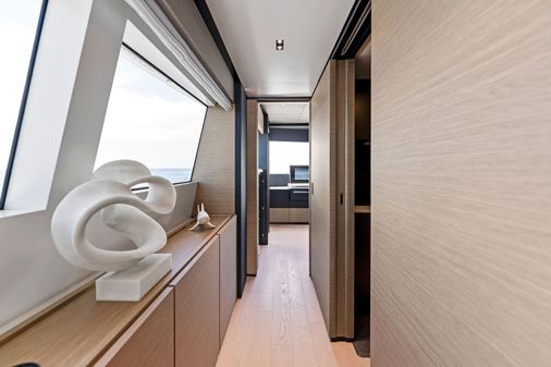 Custom Line Navetta 33 image