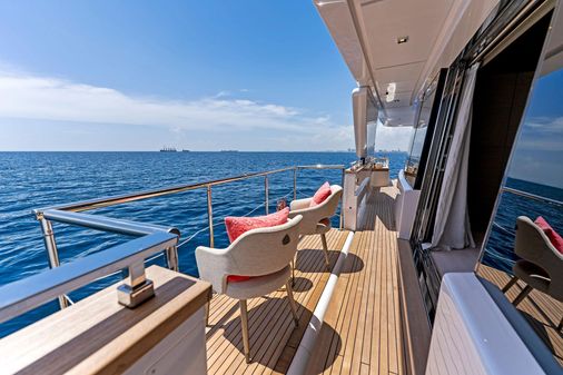 Custom Line Navetta 33 image