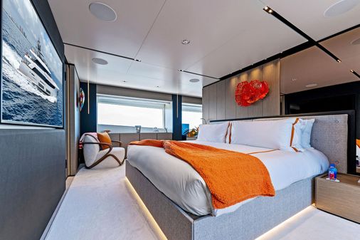 Custom Line Navetta 33 image