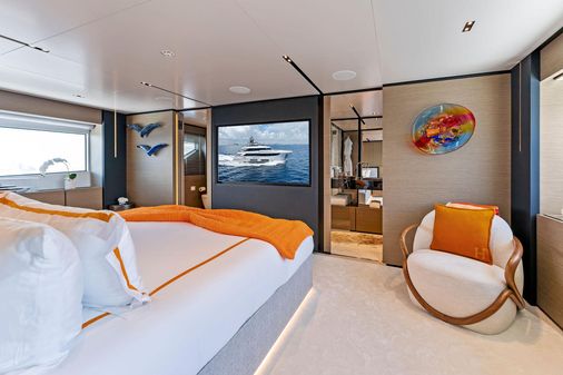 Custom Line Navetta 33 image