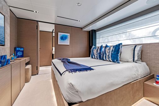 Custom Line Navetta 33 image