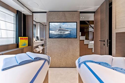 Custom Line Navetta 33 image