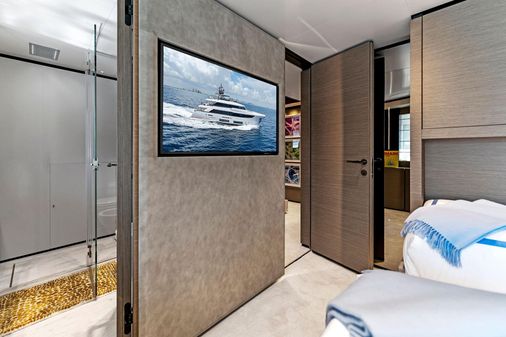 Custom Line Navetta 33 image