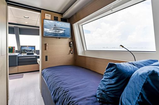 Custom Line Navetta 33 image