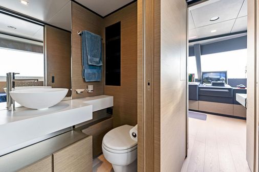 Custom Line Navetta 33 image