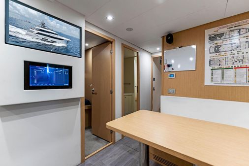 Custom Line Navetta 33 image