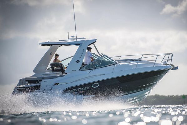 Monterey 335 Sport Yacht - main image