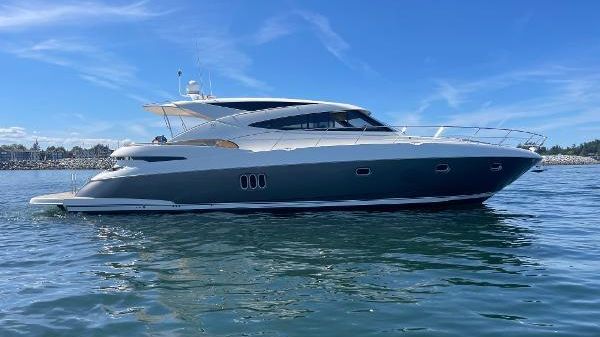 Riviera 58 Sport Yacht 
