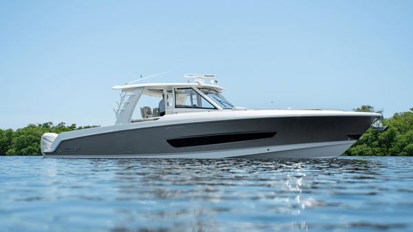 Boston Whaler 420 Outrage
