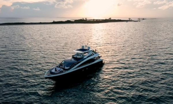 Sunseeker 86 Yacht image