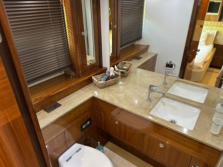 Sunseeker 86 Yacht image