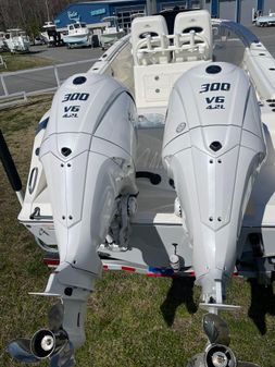 Cobia 280 CC image